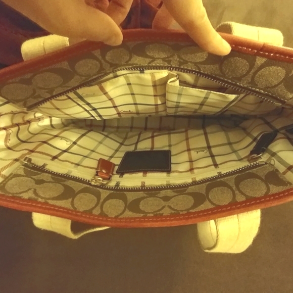 Beautiful Coach Leather Bag - Picture 4 of 4